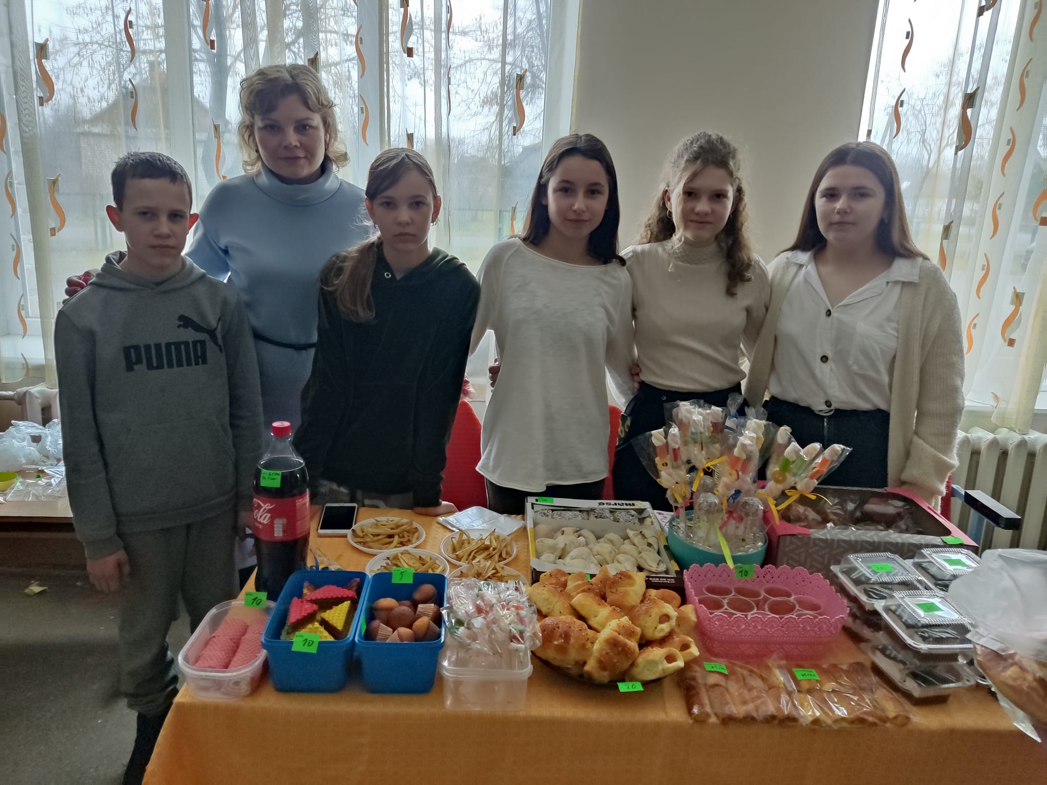 Благодійна ярмарка до дня волонтера